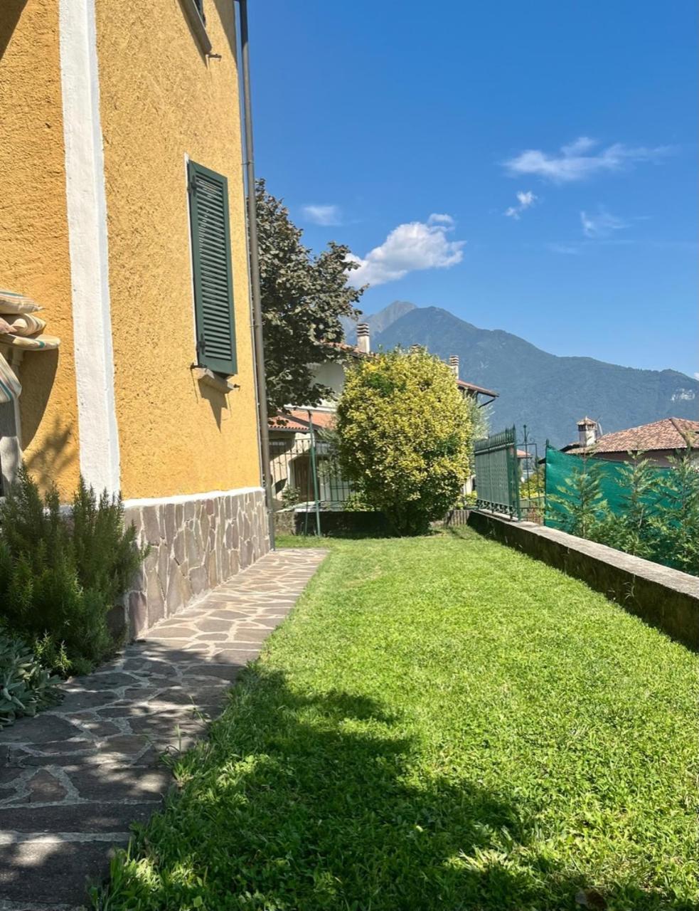 Casa Gialla Gera Lario Luaran gambar